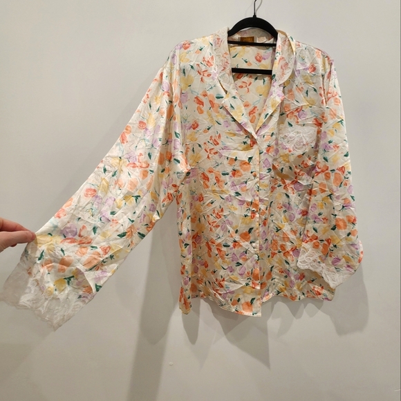 Victoria's Secret Other - Victoria's Secret Gold Label Floral Lace Top